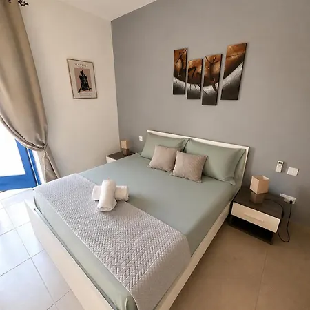 דירה Sliema, Balluta Penthouse With Terrace סליאמה