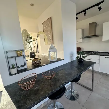 Sliema, Balluta Penthouse With Terrace סליאמה