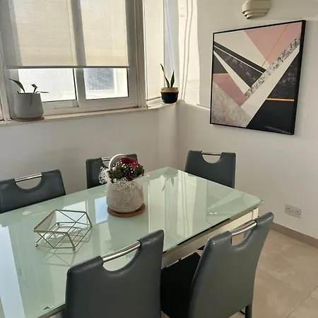 דירה Sliema, Balluta Penthouse With Terrace סליאמה