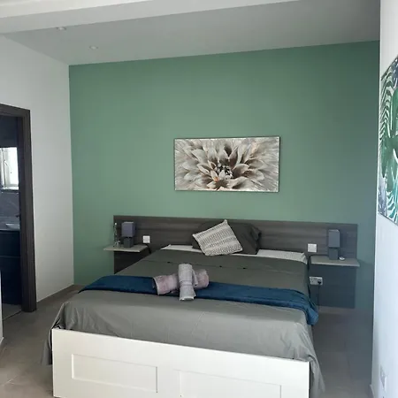Sliema, Balluta Penthouse With Terrace Apartment *