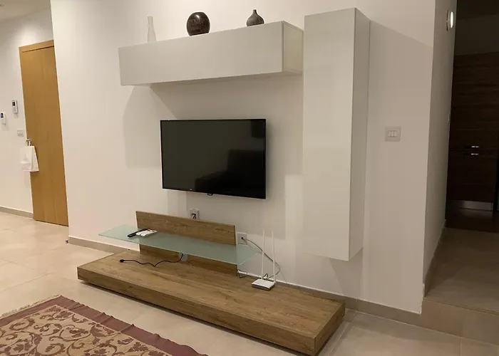 Апартаменты Sliema, Balluta Modern With Outdoor Yard